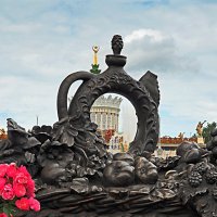 На ВДНХ. Фрагмент фонтана "Каменный цветок" :: Михаил Малец