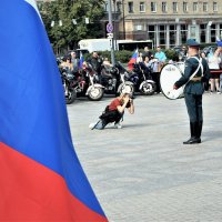 С ДНЁМ ФЛАГА СТРАНЫ :: Виктор Никитенко