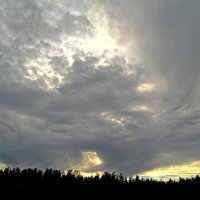 Ветер кружит облака. :: Николай Масляев