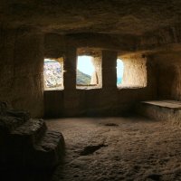 Пещера  в Чуфут-Кале :: skijumper Иванов
