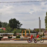 Велосипед самый популярный и востребованный вид транспорта  в нашем городе. :: Восковых Анна Васильевна 