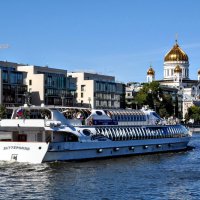 Баттерфляй на реке Москве... :: Анатолий Колосов