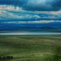 Вид на озеро :: Дмитрий Головин