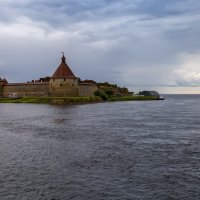 Вид на крепость Орешек. :: Анатолий Грачев