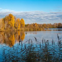 Осень на озере :: Георгий Кулаковский