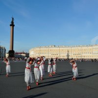 Танцы на Дворцовой... :: Андрей Вестмит