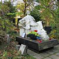 Памятник Федору Ивановичу Шаляпину :: Александр Чеботарь