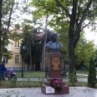 Памятник В  Высоцкому,Симферополь :: Валентин Семчишин