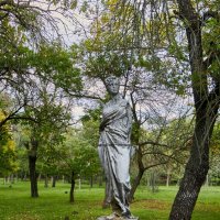 Брошенная статуя в парке Херсона :: Алексей Р.