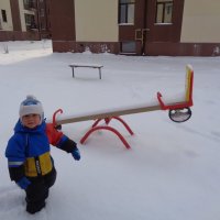Ребёнок и снег :: Андрей Макурин
