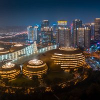 Здание концертного зала в Чжэнчжоу (Китай), выполненное в виде нескольких пузырей :: Дмитрий 