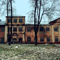 Здание бывшей щёлкоткацкой фабрики. :: Любовь 