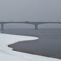 Холодная , белая гостья . река Волга, г. Кострома . :: Святец Вячеслав 