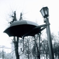 Зонт скамейка и фонарь. :: Серж Поветкин