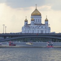 Москва река. На фарватере. :: Евгений Седов