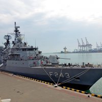 Турецкий фрегат "TCG Yildirim"  в порту Одессы :: Юрий Тихонов