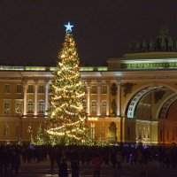 Красавица елка на площади!!! :: Валентина Папилова