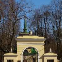 Волковское кладбище, Литераторские мостки... :: Юрий Куликов