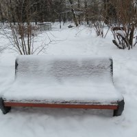 Скамейка под снегом. :: Зинаида 