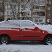 Тополь и красная машина...Город в инее... :: Георгиевич 