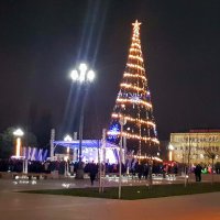 Новогодняя  в Махачкале , под присмотром сотрудников с автоматами :: Вячеслав Случившийся