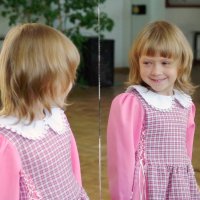 Перед зеркалом девчушка лет шести... :: Ирина Баскакова
