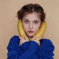 Портрет девочки с бананами :: Наталья Преснякова
