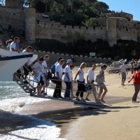 Высадка туристов на берег в Тосса де Мар :: Gen Vel