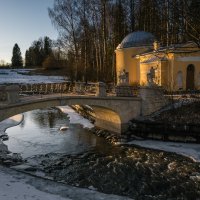 Павильон "Холодная ванна" в Павловском парке. :: Олег Бабурин