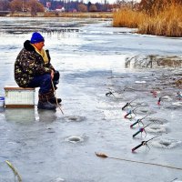 на зимней рыбалке :: юрий иванов 