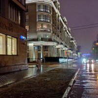 Родная улица в дождь :: Александр Чеботарь