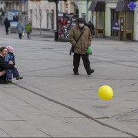 Жёлтый шарик :: Александр Тарноградский