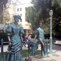 Памятник «Дама с собачкой и Чехов» в Ялте. :: Ольга Довженко
