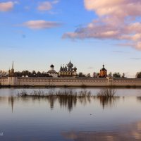 Успенский монастырь на пруду :: Сергей Кочнев