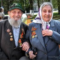 "В большой праздник со своим дедом"© :: Владимир Макаров