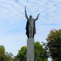 Памятник воину-освободителю :: Людмила Смородинская