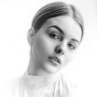 Портрет в белом :: Сергей Пилтник