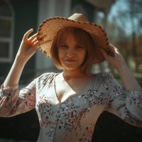 Девушка в шляпе :: Виктория Соболевская