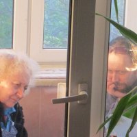 Вечерняя солнечная аура матери и сына, которые слушают  на балконе любимые песни... :: Alex Aro Aro Алексей Арошенко