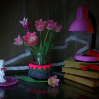 С розовыми тюльпанами... :: Нэля Лысенко