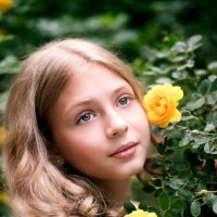 Портрет девочки в цветах. :: Юлия Кравченко