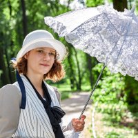 Девушка с зонтиком :: Алексей Корнеев