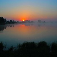 Рассвет над озером. :: Анатолий Борисов