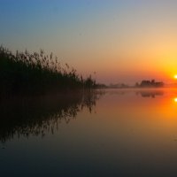 Восход над озером. :: Анатолий Борисов