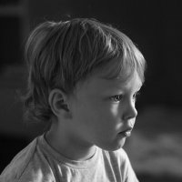 Черно-белый портрет мальчика :: Наталья Преснякова