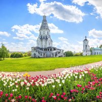 Воскресенская церковь и тюльпаны :: Юлия Батурина