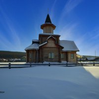 В тени сельской церкви :: Сергей Шаврин