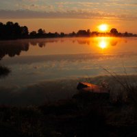 Восход над озером. :: Анатолий Борисов
