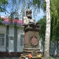 Памятник архиепископу Луке в Тамбове :: Лидия Бусурина