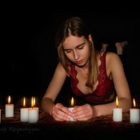 Портрет девушки при свечах :: Анатолий Клепешнёв